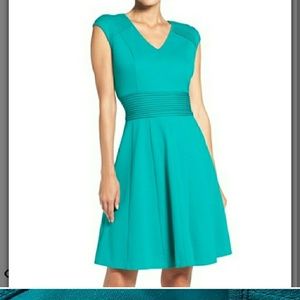 Green Eliza J Dress Eliza J Shift Dress Green Boucle Fabric, Size 12P Green Eliza J Dress Eliza J Shift Dress Green Boucle Fabric, Size 12P